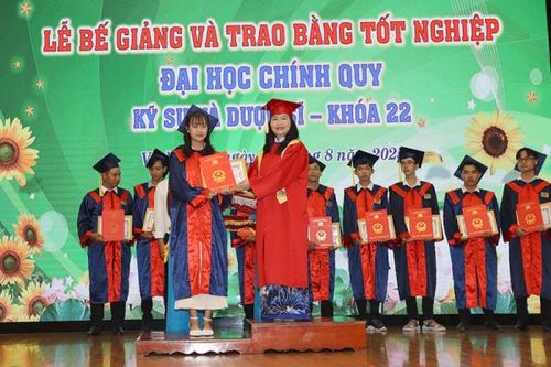 Trường Đại học Cửu Long trao bằng tốt nghiệp cho 227 tân kỹ sư, dược sĩ