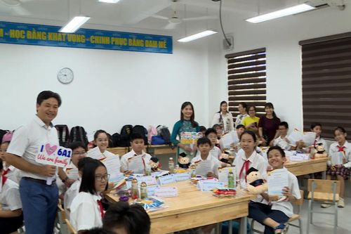 Ngày đầu tiên ở ngôi trường mơ ước