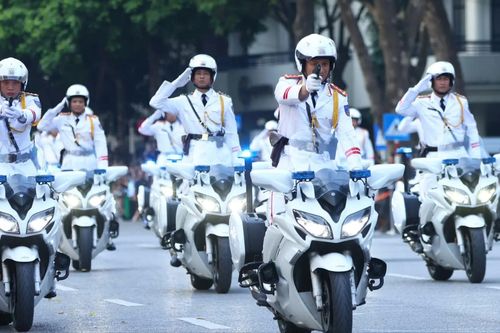 Uy lực dàn 'siêu mô tô' hộ tống diễu hành tại hồ Hoàn Kiếm