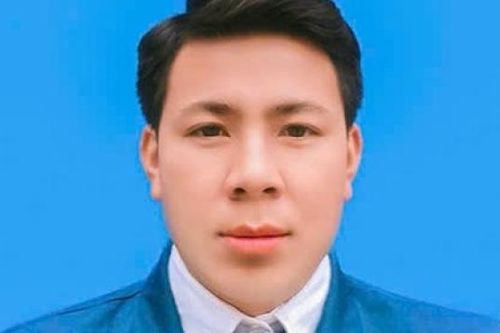 Người quân nhân dũng cảm lao xuống dòng nước dữ cứu người