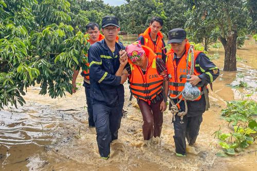 Vượt dòng nước xiết cứu 6 người dân, Công an Sơn La nhận thư khen từ Bộ Công an