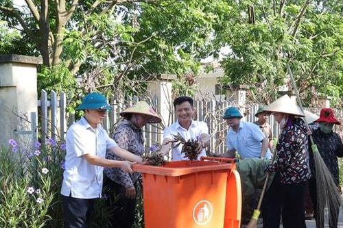 Rộn ràng tiếng chổi tre ở Xuân Mai