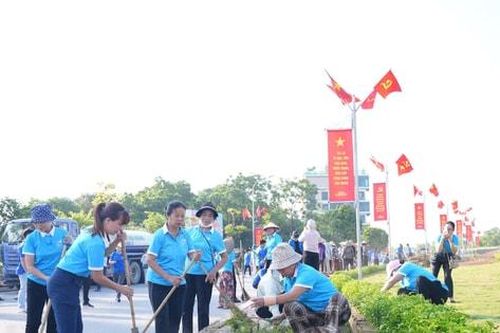 Ngoại thành Hà Nội ra quân vệ sinh môi trường