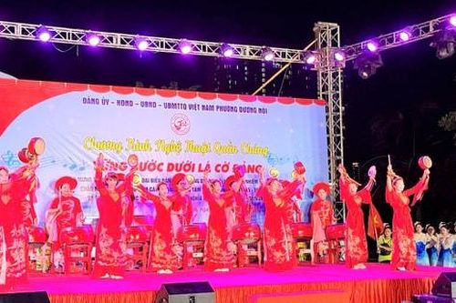 Dương Nội tổ chức văn nghệ chào mừng thành công Đại hội Đảng bộ phường