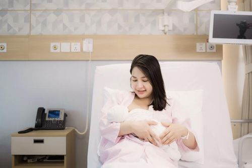 Sữa mẹ không chỉ là thức ăn mà còn là nguồn năng lượng cảm xúc cho bé