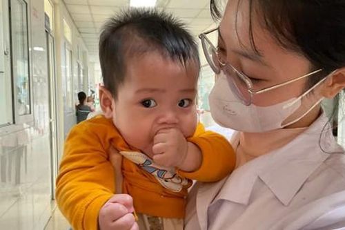 Thủ khoa Điều dưỡng Y Hà Nội: Chữa lành bằng cả trái tim