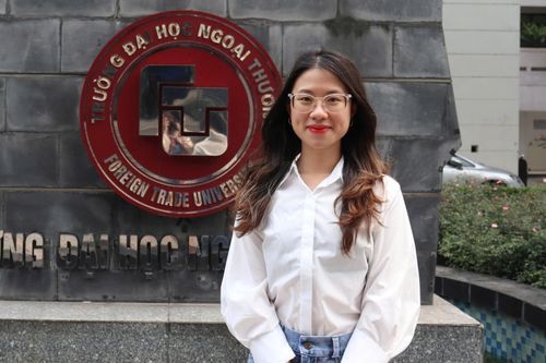 Từ 'kém tiếng Anh nhất lớp' đến trúng tuyển thạc sĩ, tiến sĩ 9 đại học