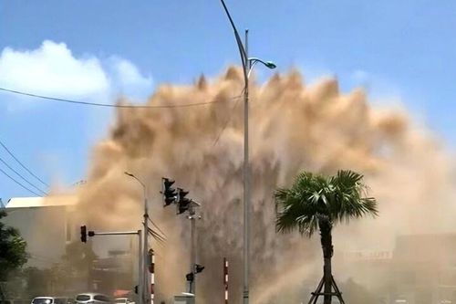 Cột nước phun cao hàng chục mét tại Bắc Ninh