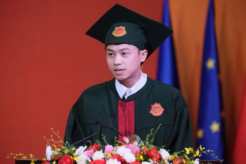 Hoa khôi bóng chuyền cùng 20 VĐV chuyên nghiệp tốt nghiệp đại học