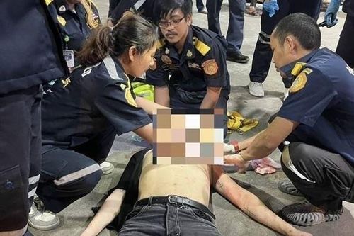 Ca sĩ Thái Lan bị đâm dã man khi dừng ở trạm xăng
