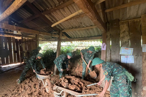 Điện Biên: Hàng trăm cán bộ, chiến sĩ giúp dân khắc phục hậu quả mưa lũ