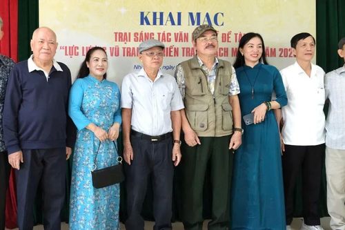 Nơi những cây bút trở lại chiến trường ký ức