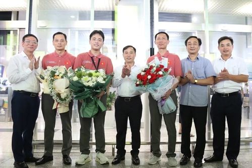 Trường chuyên thiếu... học sinh
