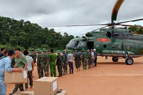 Bộ Quốc phòng điều động 3 trực thăng tới Điện Biên cứu trợ đồng bào