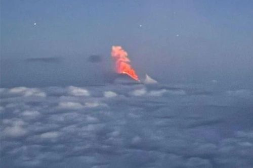 Núi lửa 'thức giấc' lần đầu tiên trong 600 năm sau động đất cực mạnh ở Kamchatka