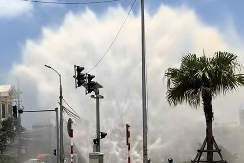 Sự thật nước tuôn trào cao hàng chục mét trên đường phố ở Bắc Ninh