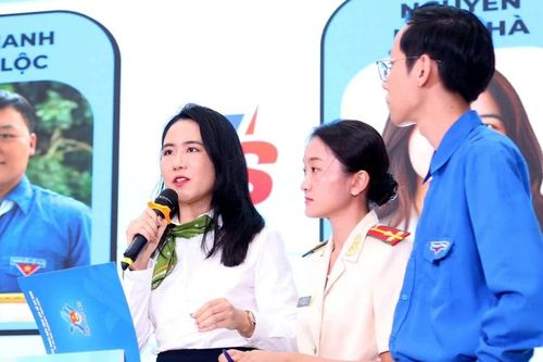 Người trẻ tranh luận việc học tiếng Anh trong kỷ nguyên bùng nổ của trí tuệ nhân tạo
