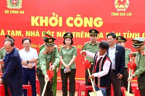 Món quà ý nghĩa lực lượng Công an tặng hàng vạn đồng bào Tây Nguyên trước mùa mưa