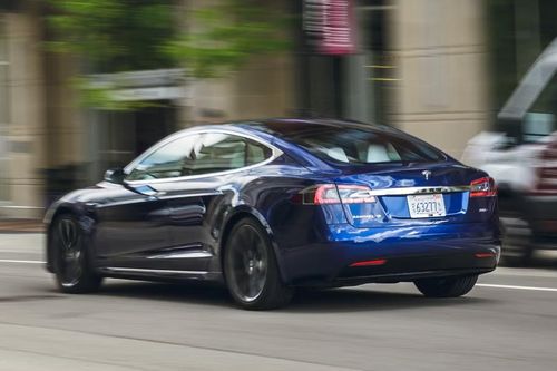 Tesla đối mặt với khoản phạt khổng lồ vì chế độ lái tự động gây chết người