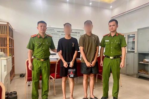 Bắt 2 thiếu niên sử dụng trái phép chất ma túy tại quán tạp hóa