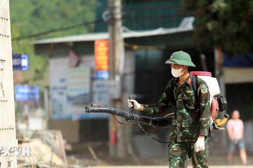 Hỗ trợ 500 bồn chứa nước cho người dân vùng lũ Nghệ An