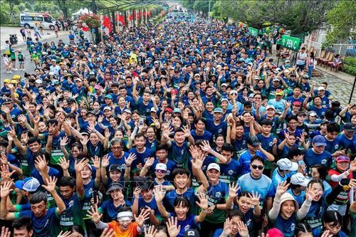 Hơn 6.000 vận động viên trong nước và quốc tế tham dự Giải thể thao 'Đường chạy huyền thoại'
