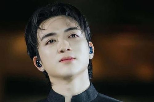'Hoàng tử ballad' gây sốt với hình ảnh thời học lớp 3 xuất hiện ở Gặp nhau cuối tuần