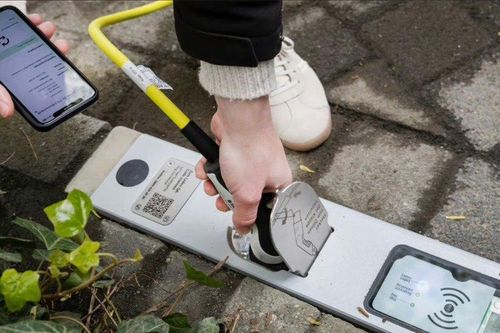 Trạm sạc xe điện chìm dưới đất giải quyết bài toán cho các đô thị