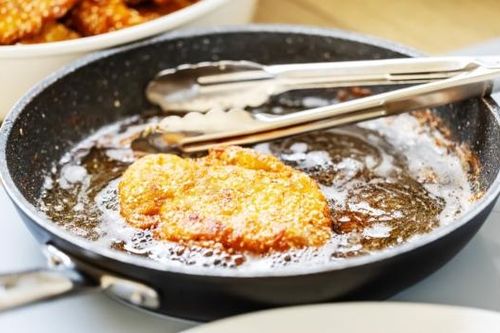 Mẹo rán thức ăn không bị bắn dầu mỡ