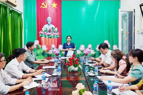 Giám đốc Sở Y tế làm việc với Trung tâm Y tế khu vực Lộc Ninh và Bù Đốp