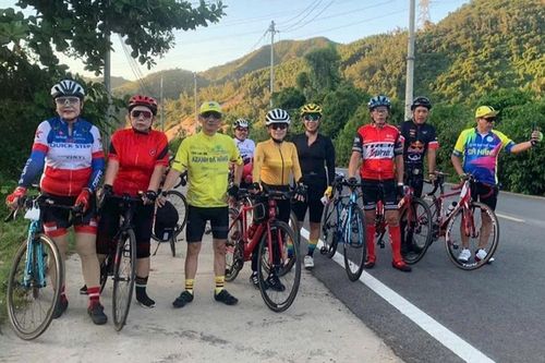 Cụ ông U70 và hành trình đạp xe xuyên Việt