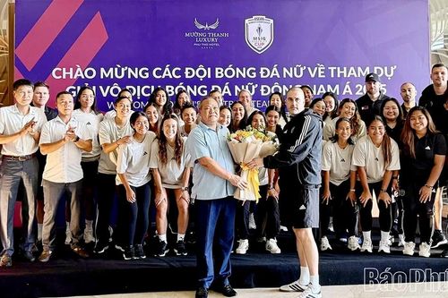 Đội tuyển nữ Philippines đến Phú Thọ
