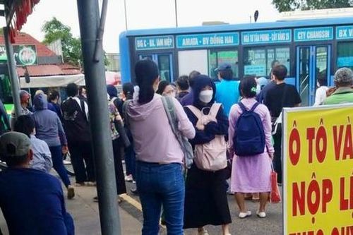 Hành khách Đồng Nai chật vật vì xe buýt 150 cắt điểm dừng ngã tư Vũng Tàu