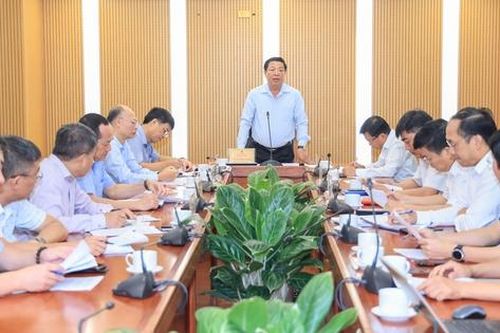 Minister Tran Hong Minh calls for urgent review and systematization of railway standards