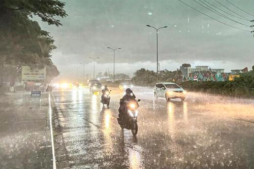 Thời tiết 4/8: Bắc Bộ ban ngày nắng nóng trên 39°C, từ chiều tối mưa lớn và dông