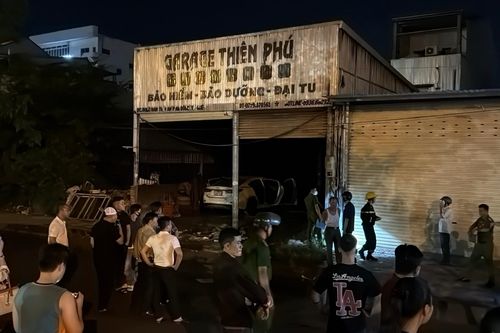 Gara ô tô ở Huế bốc cháy trong đêm