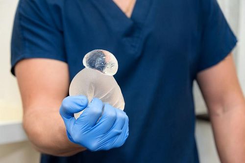 Túi ngực silicon có dễ vỡ không, cách nào nhận biết vỡ túi ngực?