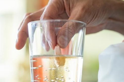 Trẻ em có nên uống viên sủi vitamin C thường xuyên?