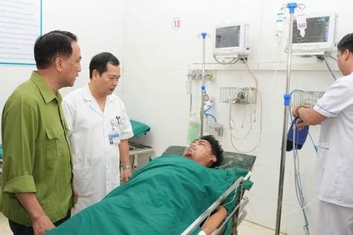 Bộ Y tế: Tập trung nhân lực, hội chẩn chuyên gia đầu ngành cứu chữa các nạn nhân do sạt lở ở Điện Biên