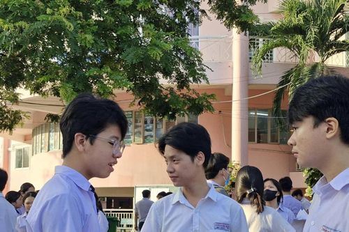 Nghịch lý tuyển sinh lớp 10 ở TPHCM