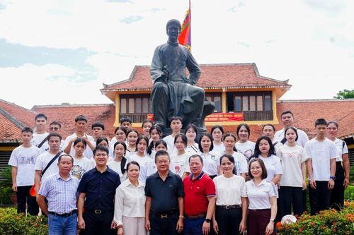 Hành trình tri ân, thắt chặt tình nghĩa Việt - Lào