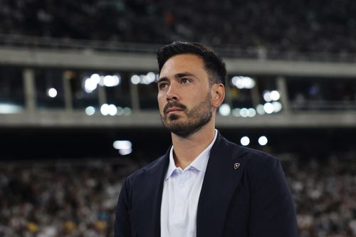 Con trai Ancelotti bị la ó