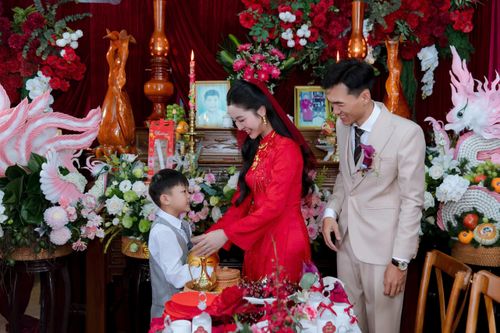 Cô dâu Lâm Đồng nhận món quà cưới bất ngờ từ em trai 8 tuổi