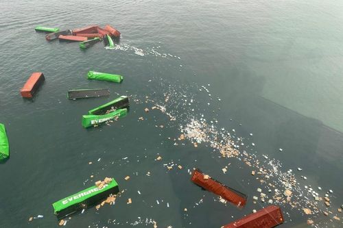 80 container của Evergreen rơi xuống biển ở Nam Mỹ