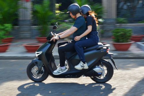 Chạy xe máy điện thế nào để không phải sạc nhiều?