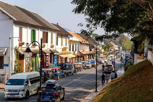 Khách Việt đi Lào đông thứ 2 Đông Nam Á