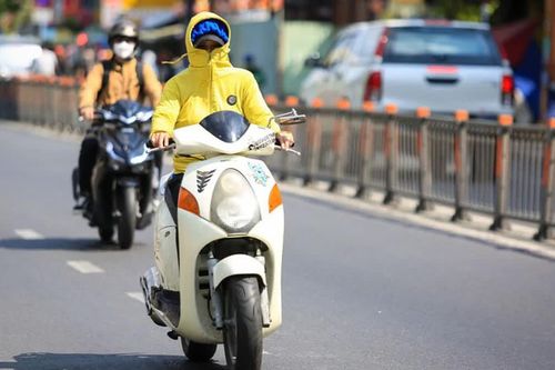 Dự báo thời tiết ngày 4/8: Bắc Bộ và Trung Bộ nắng nóng gay gắt, Hà Nội nóng trên 39°C