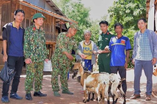 Những mô hình dân vận gần gũi, hiệu quả ở Quân khu 4