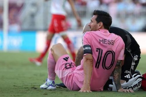 Messi chấn thương nặng khi vừa đá 8 phút
