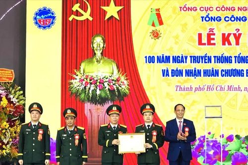 Tổng Công ty Ba Son nhận Huân chương Bảo vệ Tổ quốc hạng Nhất